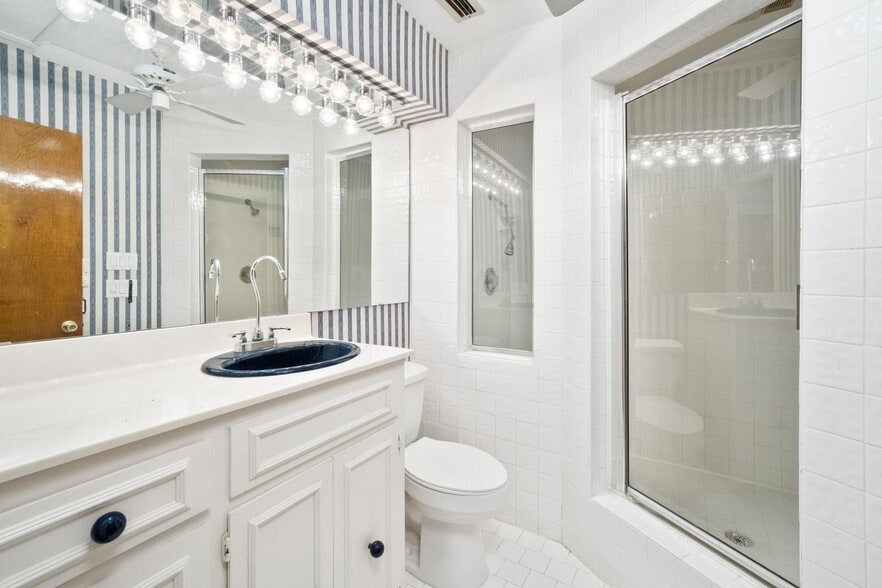 More Photos Of 121 Scott St, San Marcos Office Residential For Sale