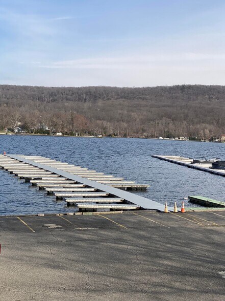 More Photos Of 634 Jersey Ave, Greenwood Lake Marina For Sale