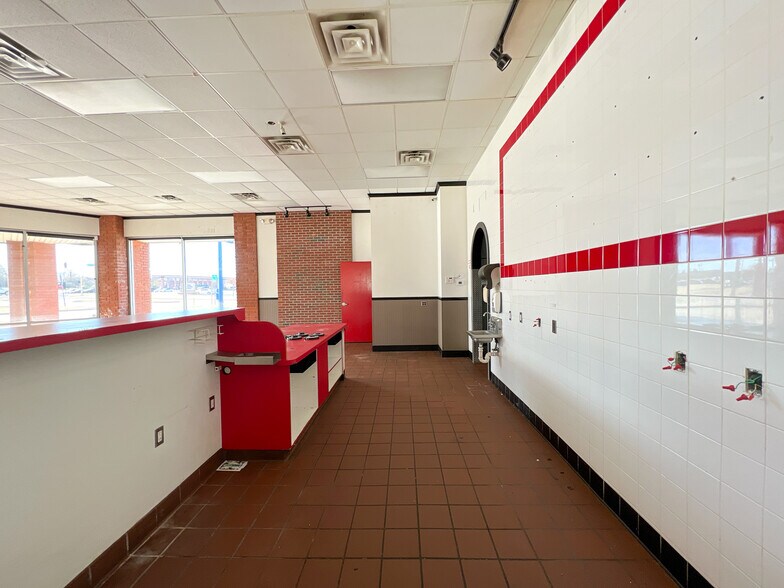 More Photos Of 5959 NW Expressway St, Oklahoma City Freestanding For Lease