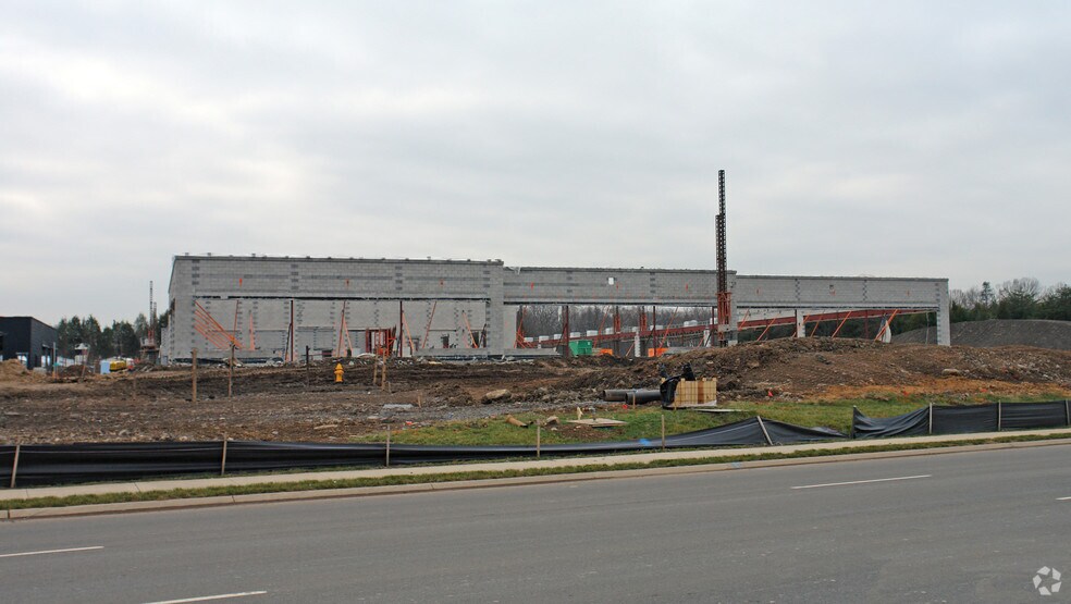 More Photos Of 13555 Wellington Center Cir, Gainesville Flex For Lease