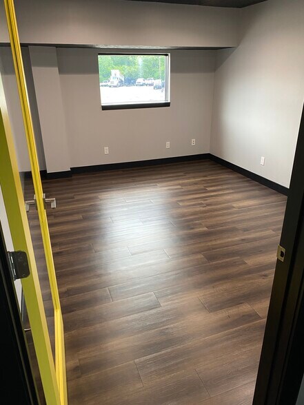 More Photos Of 10151 Hague Rd, Indianapolis Warehouse For Sale
