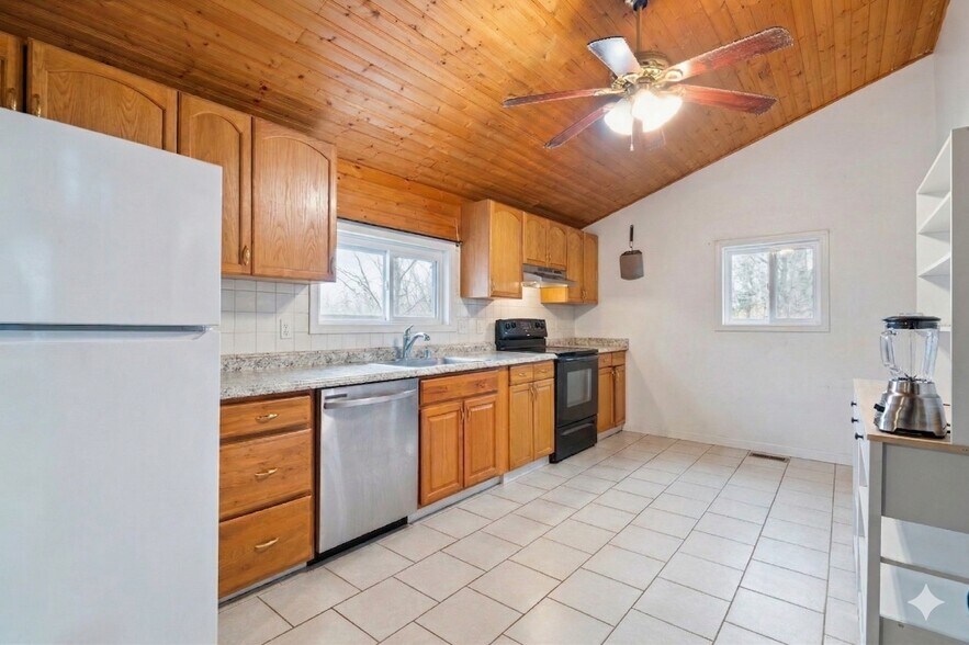 More Photos Of 16708 Frederick Rd, Mount Airy General Retail For Sale