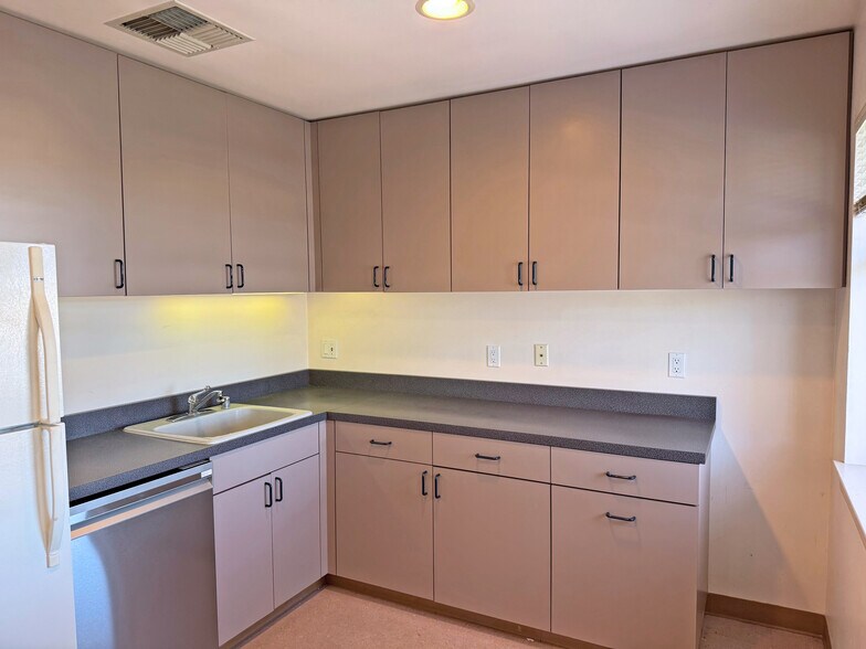 More Photos Of 418 Aviation Blvd, Santa Rosa Medical For Sale