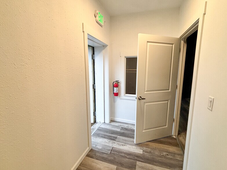 More Photos Of 265 S Main St, Independence Storefront Retail Office For Sale