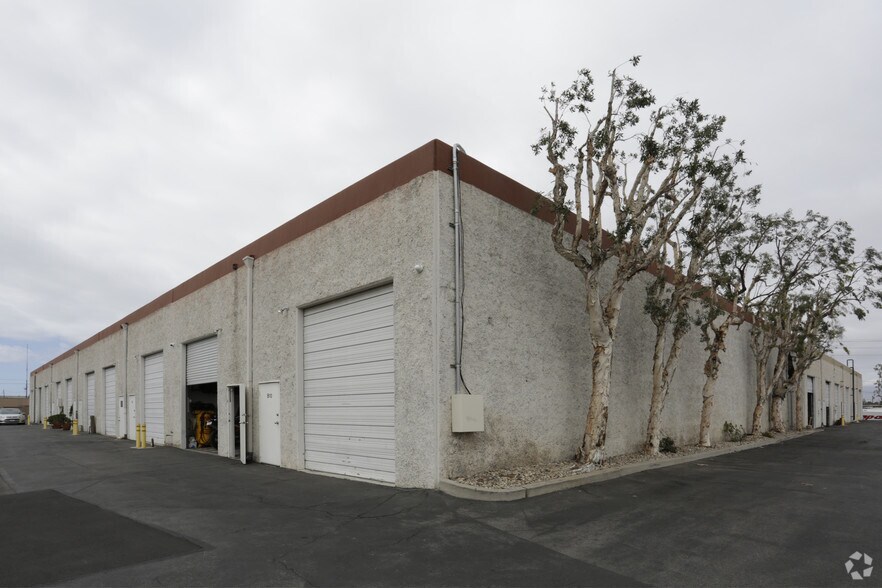 More Photos Of 729 W 16th St, Costa Mesa Research And Development For Lease