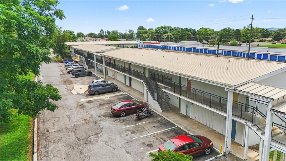 More Photos Of 15589 Lee Hwy, Bristol Apartments For Sale