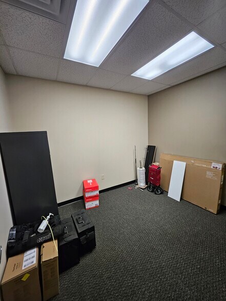 More Photos Of 2103 Danbury St, San Antonio Manufacturing For Lease