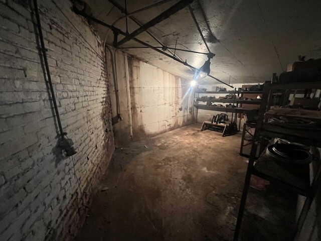 More Photos Of 10401 E US Highway 24, Independence Flex For Sale