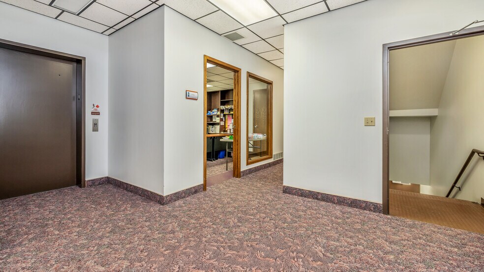 More Photos Of 1211 Ludington St, Escanaba Office For Sale