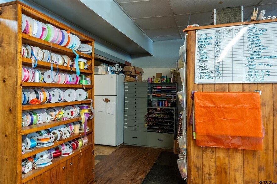More Photos Of 114 W Broad St, Mineola Storefront For Sale