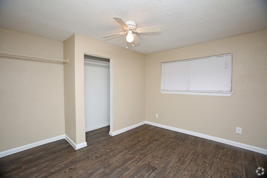 More Photos Of 801 S Allen Genoa Rd, South Houston Apartments For Sale