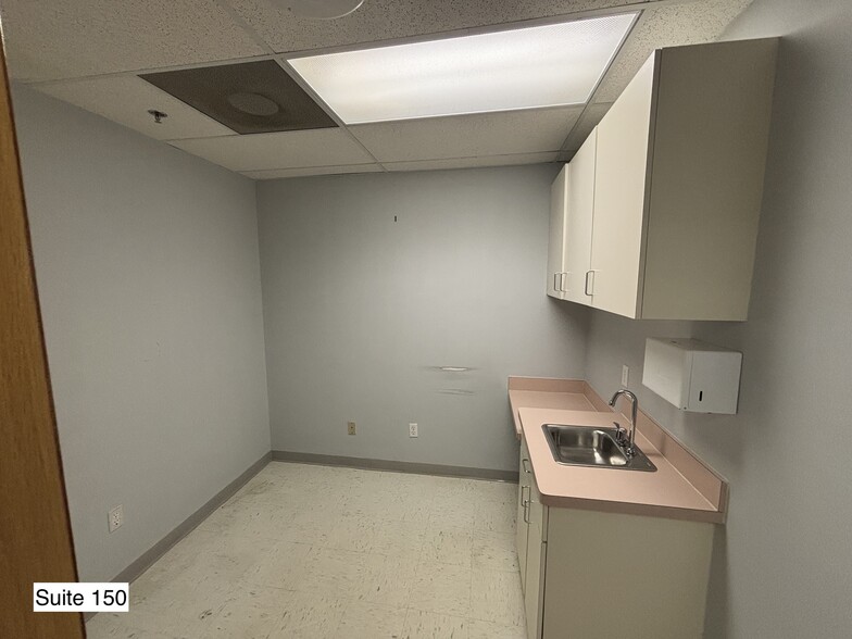 More Photos Of 14100 Fivay Rd, Hudson Medical For Lease