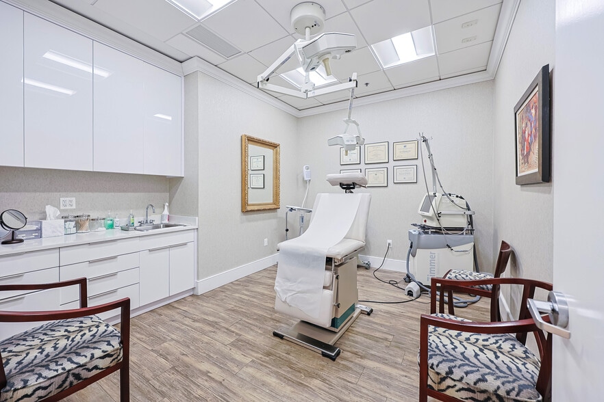 More Photos Of 833 Northern Blvd, Great Neck Medical For Lease