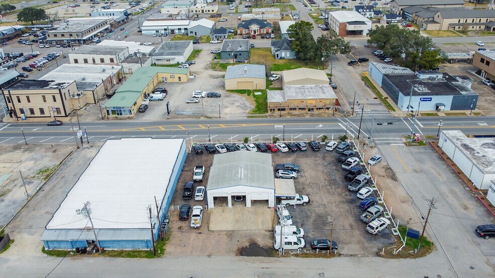 More Photos Of 120 E Mulberry St, Angleton Auto Dealership For Lease