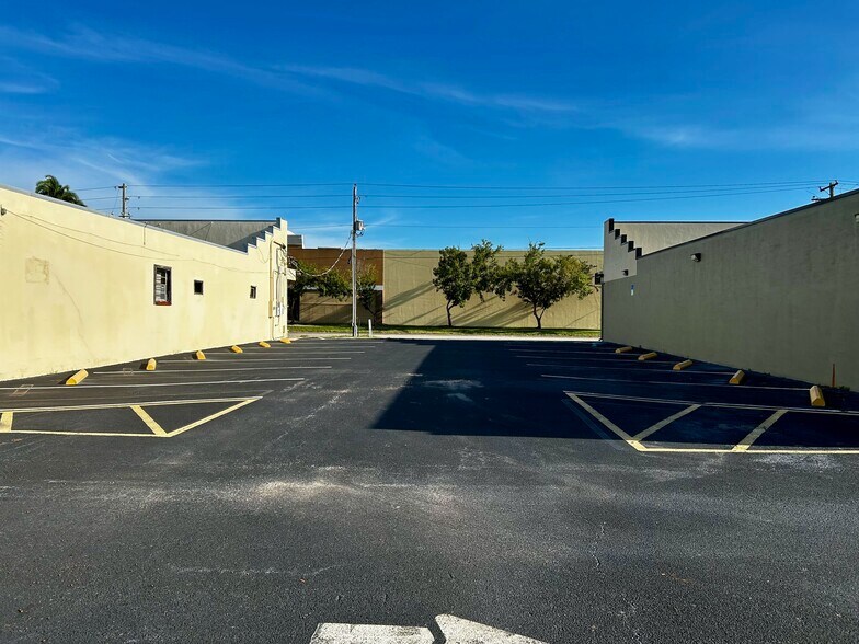 More Photos Of 1156 Jasper St, Largo General Retail For Sale