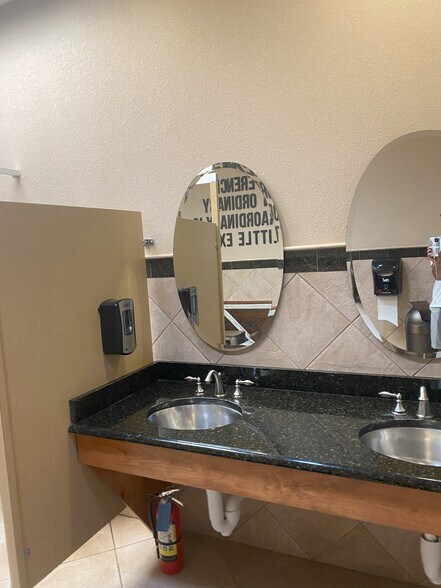 More Photos Of 814 East Ave, Katy Office For Sale
