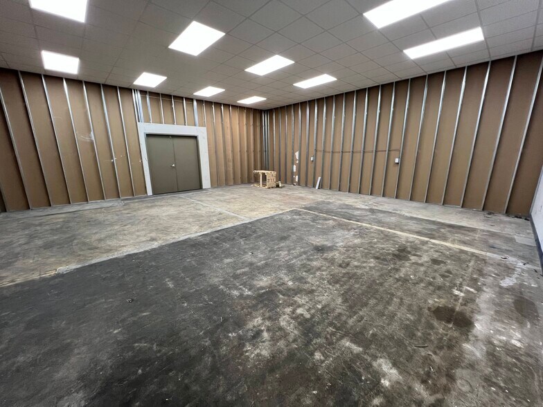 More Photos Of 5805 Berry Brook Dr, Houston Warehouse For Lease