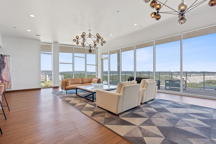 More Photos Of 4229 N FM 620 Hwy, Austin Showroom For Sale