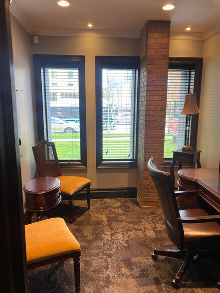 More Photos Of 424 Waterloo St, London Medical For Sale