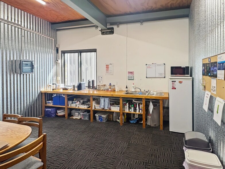 More Photos Of 221-223 Old Hume Hwy, Mittagong Showroom For Lease