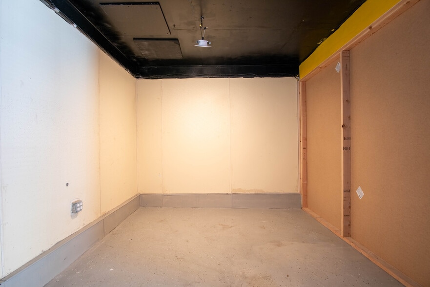 More Photos Of 525 Evans Pl, San Diego General Retail For Lease