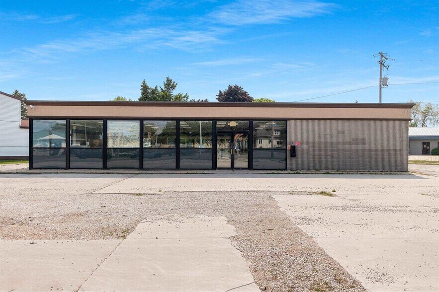 More Photos Of 107 Main St, Luxemburg Convenience Store For Sale