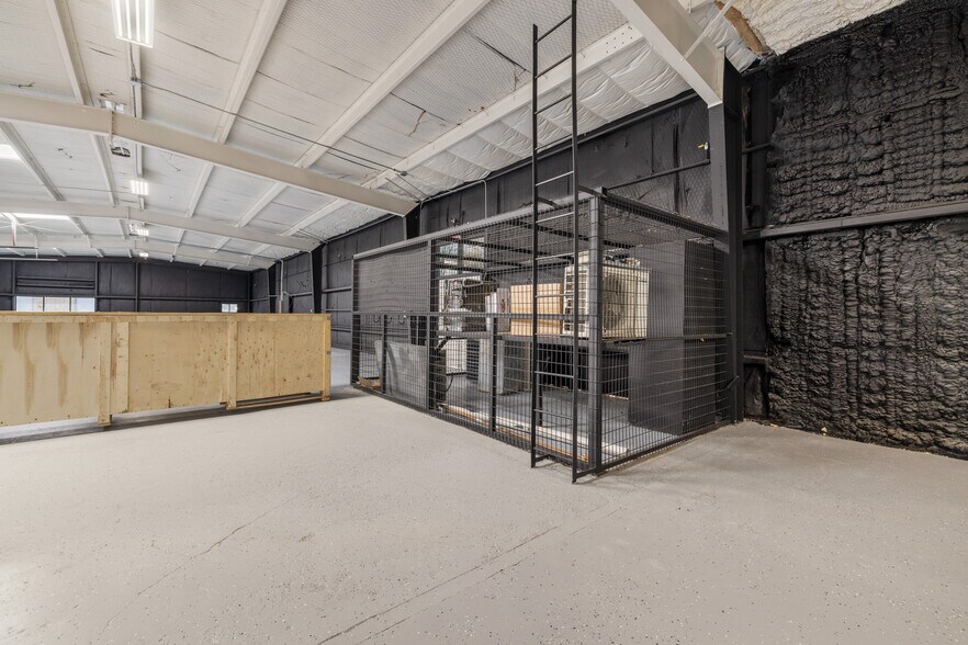 More Photos Of 408 S Main St, Lampasas Light Distribution For Lease