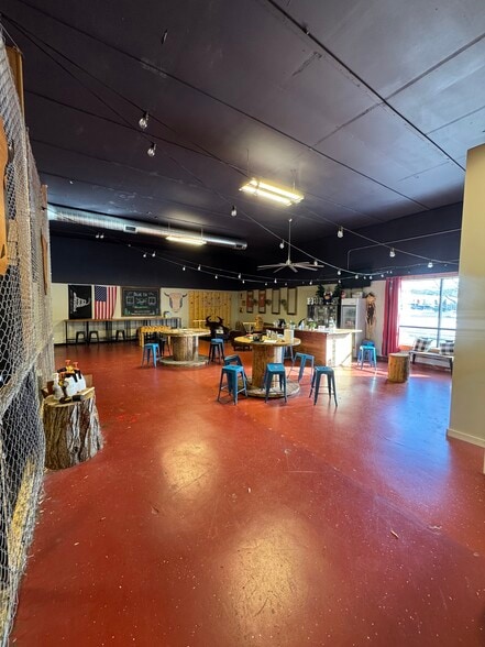 More Photos Of 21 N Plains Industrial Rd, Wallingford Manufacturing For Lease