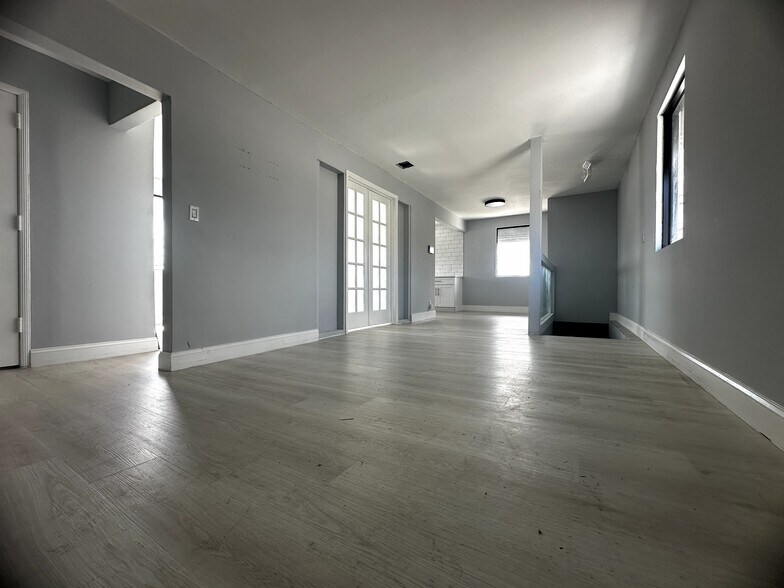 More Photos Of 608 N Dixie Hwy, Lantana Storefront Retail Residential For Sale