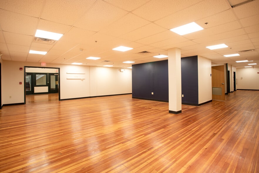 More Photos Of 139 S Main St, Fall River Office For Sale