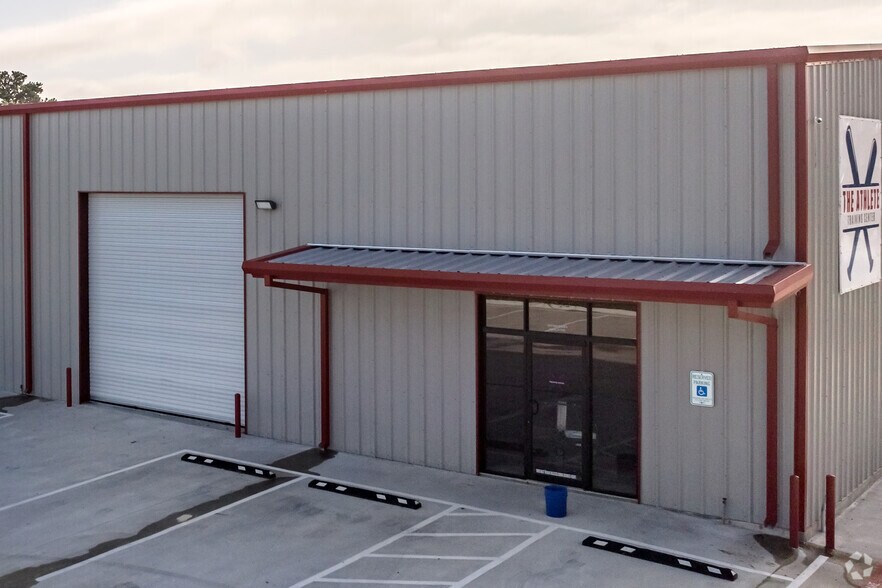 More Photos Of 16712 Grant, Cypress Light Manufacturing For Sale