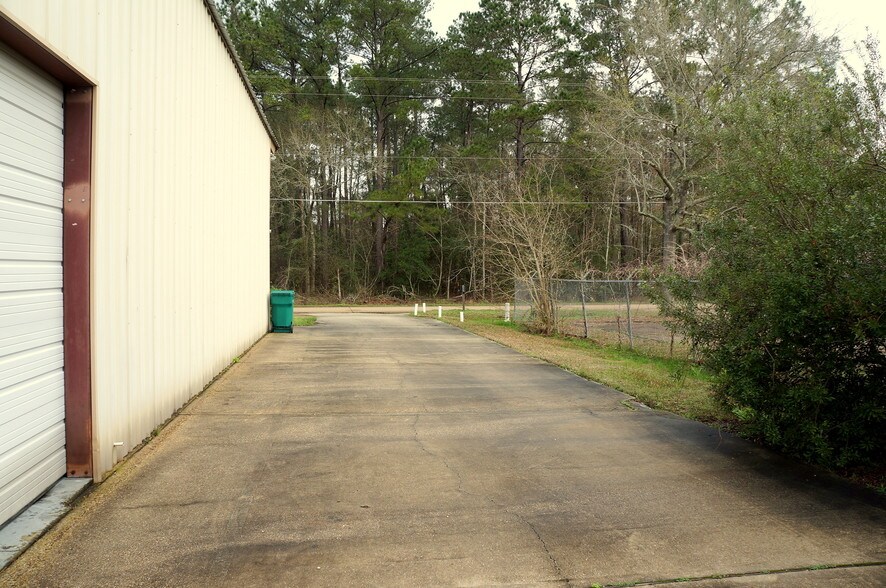 More Photos Of 1970 Surgi Dr, Mandeville Loft Creative Space For Lease