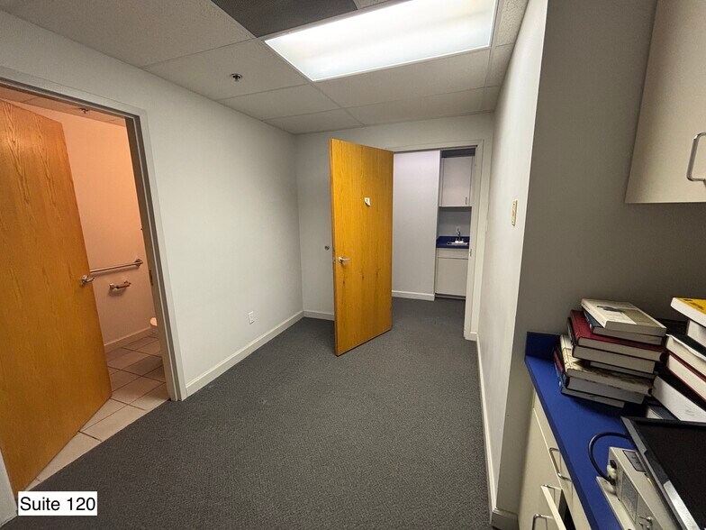 More Photos Of 14100 Fivay Rd, Hudson Medical For Lease