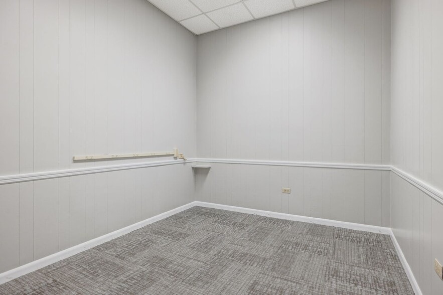 More Photos Of 403 W Admiral Doyle Dr, New Iberia Distribution For Lease