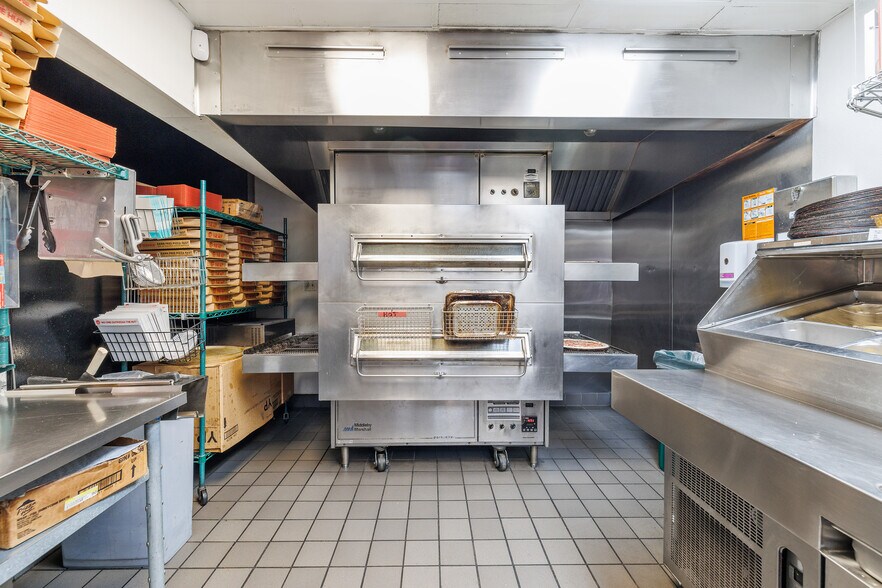 More Photos Of 3401 Middlefield Rd, Menlo Park Convenience Store For Sale