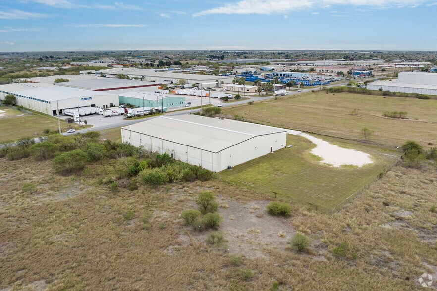 More Photos Of 2345 N Central Ave, Brownsville Warehouse For Lease