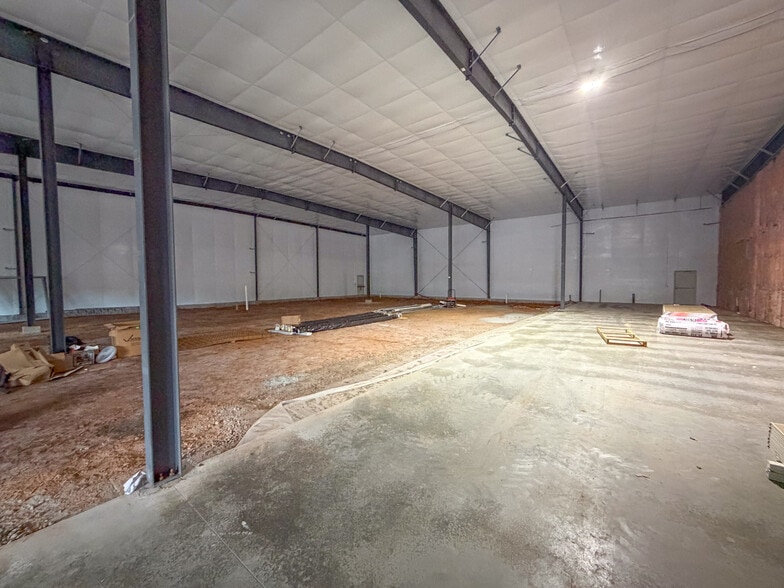 More Photos Of 135 Business Drive park, Bristol Industrial For Lease
