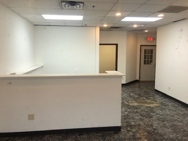 More Photos Of 441 University Ave W, Saint Paul Storefront Retail Office For Lease
