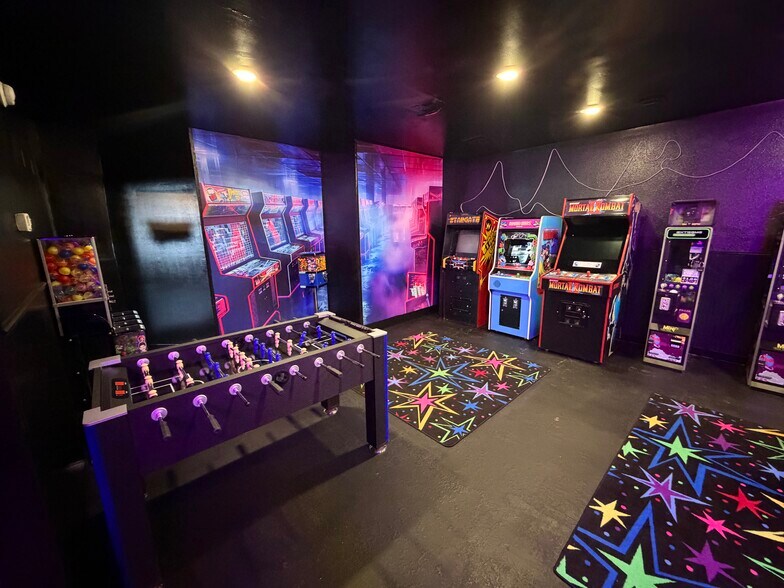 More Photos Of 1111 E Park Ave, Anaconda Restaurant For Sale