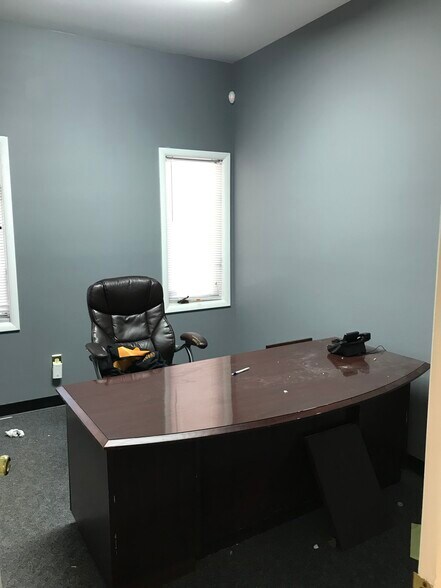 More Photos Of 55 N County Line Rd, Jackson Office For Lease