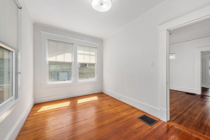 More Photos Of 221 E Kingston Ave, Charlotte Office Residential For Sale