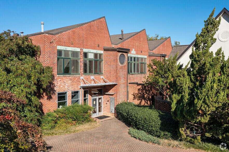 More Photos Of 701 Kenmore Ave, Fredericksburg Office For Lease