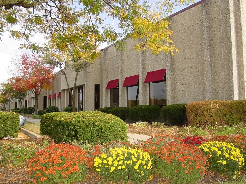 Primary Photo Of 500-540 W 5th Ave, Naperville Showroom For Lease