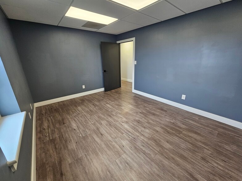 More Photos Of 1314 Barnhart Rd, Troy Office For Lease