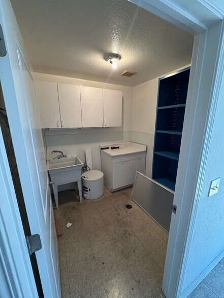 More Photos Of 7920 Alta Sunrise Ln, Citrus Heights Office Residential For Lease