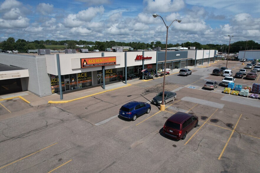 More Photos Of 630 S Lincoln Ave, York Unknown For Lease