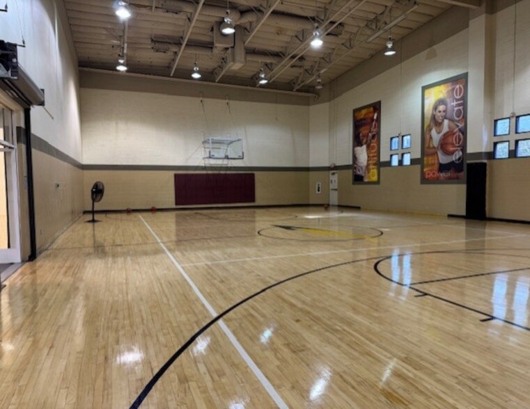 More Photos Of 680 Hacienda Dr, Vista Health Club For Lease