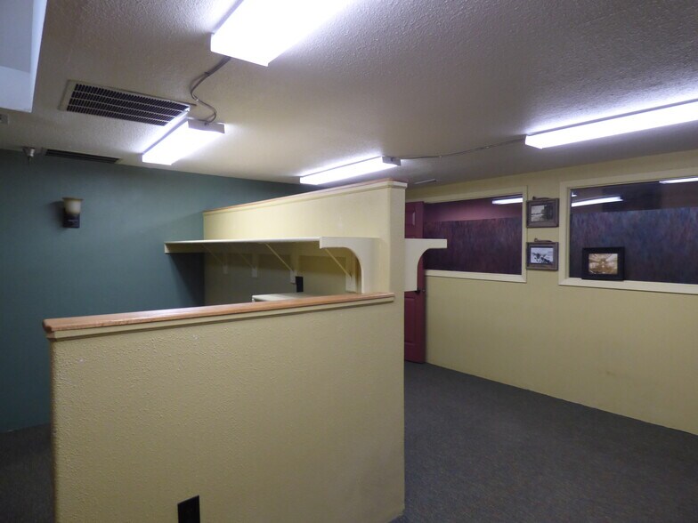 More Photos Of 409-427 N Railroad Ave, Loveland Restaurant For Lease
