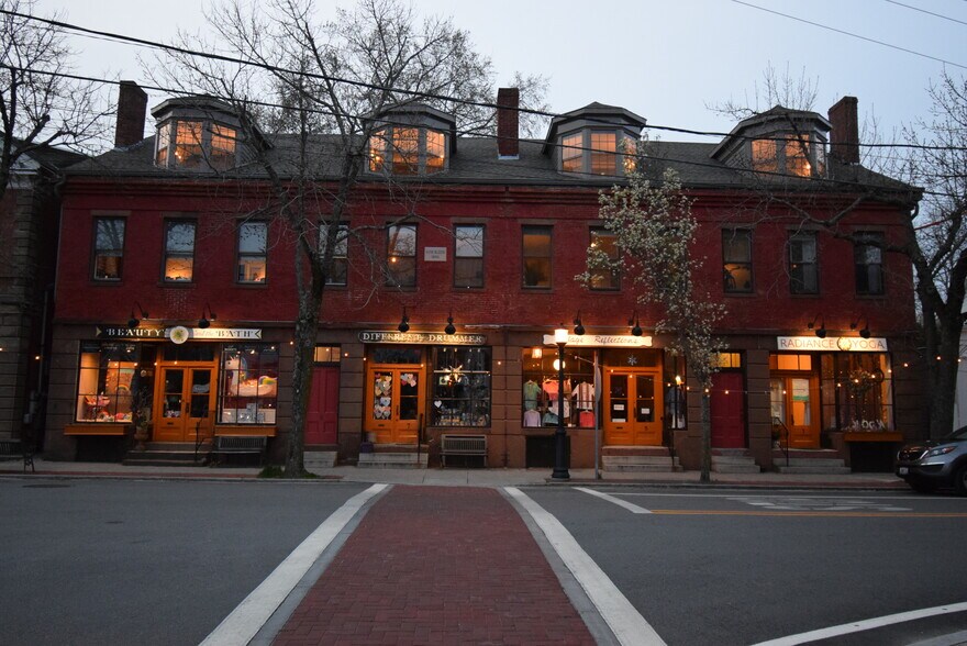 More Photos Of 7 W Main St, North Kingstown Storefront For Lease