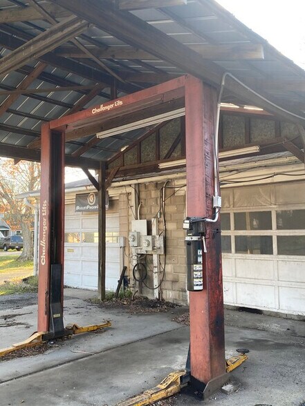 More Photos Of 930 Galesville Rd, Galesville Auto Repair For Sale